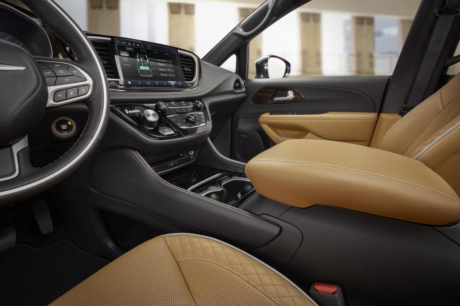 Интерьер Chrysler Pacifica Pinnacle AWD (RU) 2020 года  (фото 60 из 82)